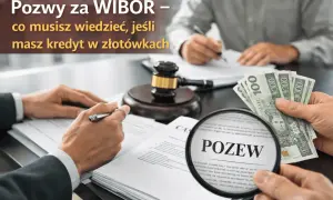 Pozwy za WIBOR – co musisz wiedzieć, jeśli masz kredyt w złotówkach. Dłoń trzyma banknoty 100 zł, obok leży młotek sędziowski i dokument z napisem "POZEW".