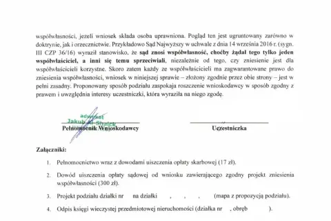 Dokument prawny dotyczący wniosku o zniesienie współwłasności ze spłatą, z podpisem pełnomocnika i listą załączników.