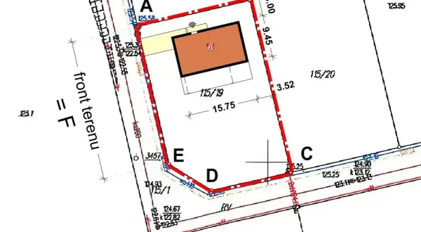 Plan działki z zaznaczonym budynkiem i granicami. Wskazuje maksymalną intensywność zabudowy, z wymiarami i oznaczeniami terenu.